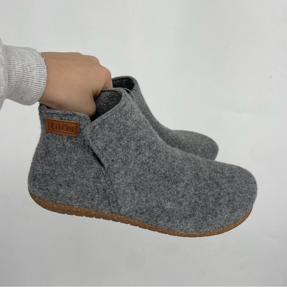 Taos Good Wool Slip On Ankle Boots Grey EU 43 Mens 9.5 Womens 12 Gray slippers - Picture 2 of 8